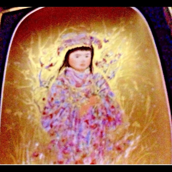 New Edna Hibel Plate TAKARA Arte Ovale 24k G 77 - Picture 16 of 16